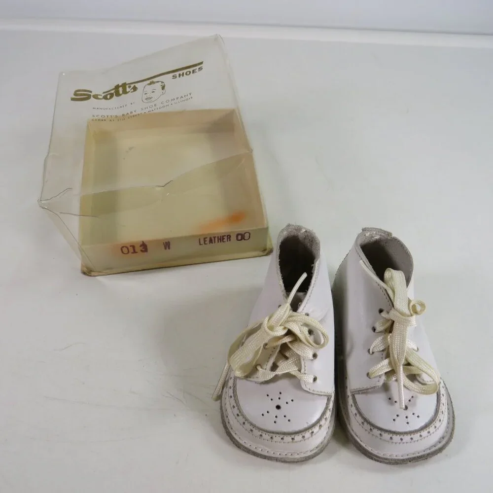 Baby Vintage White Leather Baby Shoes Scott's Shoes size 13W with original box